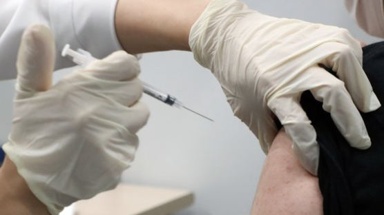 질병청, 13일 코로나 백신 4차접종 계획 발표…고령층 대상 전망