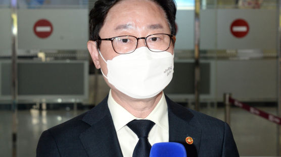 박범계 장관, 김오수 검찰총장 만나 "갈 길 먼데 날 저물었다"