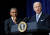 버락 오바마(왼쪽) 전 대통령과 조 바이든 당시 부통령이 퇴임을 앞둔 2016년 12월 13일(현지시간) 백악관에서 기자회견을 하고 있다. [AP=연합뉴스]