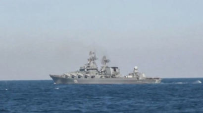 13명 우크라군 "꺼져라" 저항했던 러 군함, 폭발로 침몰 위기