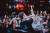 '플레어 바텐딩'은 술병을 현란하게 돌리고 입으로 불을 내뿜는 등 미국 칵테일의 엔터테인먼트적인 특징을 잘 보여준다. 사진 World Flair Association 홈페이지 