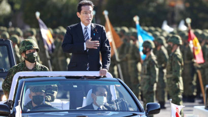 '전쟁 못하는 평화 국가' 깬다…우크라 적극 돕는 日 속내