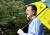 문재인 대통령이 경남 양산시 매곡동 사저 뒷산에서 산책을 하고 있다. 사진 청와대