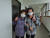 청암중학교에 재학 중인 박무성(왼쪽), 박무순 자매가 기자를 향해 포즈를 취하고 있다. 양수민 기자