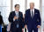 기시다 후미오(왼쪽) 일본 총리와 조 바이든 미국 대통령이 지난달 24일(현지시간) 벨기에 브뤼셀에서 만나 걸으면서 대화하고 있다. [교도=연합뉴스]
