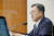 문재인 대통령이 11일 오후 청와대 여민관에서 열린 수석·보좌관회의에서 발언하고 있다. 청와대 제공