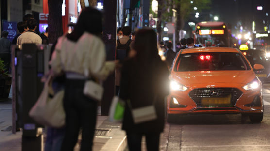 거리두기 풀리자 심야 택시잡기 전쟁…팔 걷은 서울시