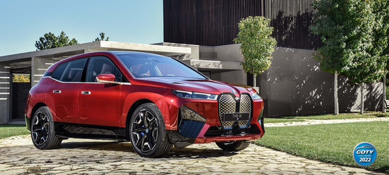 iX는 전기 스포츠유틸리티차량(SUV)으로 BMW가 ‘새로운 시대의 선구자’로 개발한 모델이다. [사진 BMW코리아]