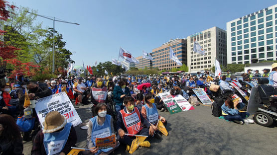 ‘장애인의 날’ 거리로 나온 장애인 단체…전장연, 21일부터 출근길 시위 재개 