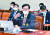 이창용 한국은행 총재 후보자가 19일 오전 서울 여의도 국회에서 열린 인사청문회에서 의원들의 질의에 답변하고 있다. 김상선 기자