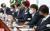 이준석 국민의힘 대표(오른쪽 둘째)가 21일 서울 여의도 국회에서 열린 최고위원회의에서 발언하고 있다. 김경록 기자 