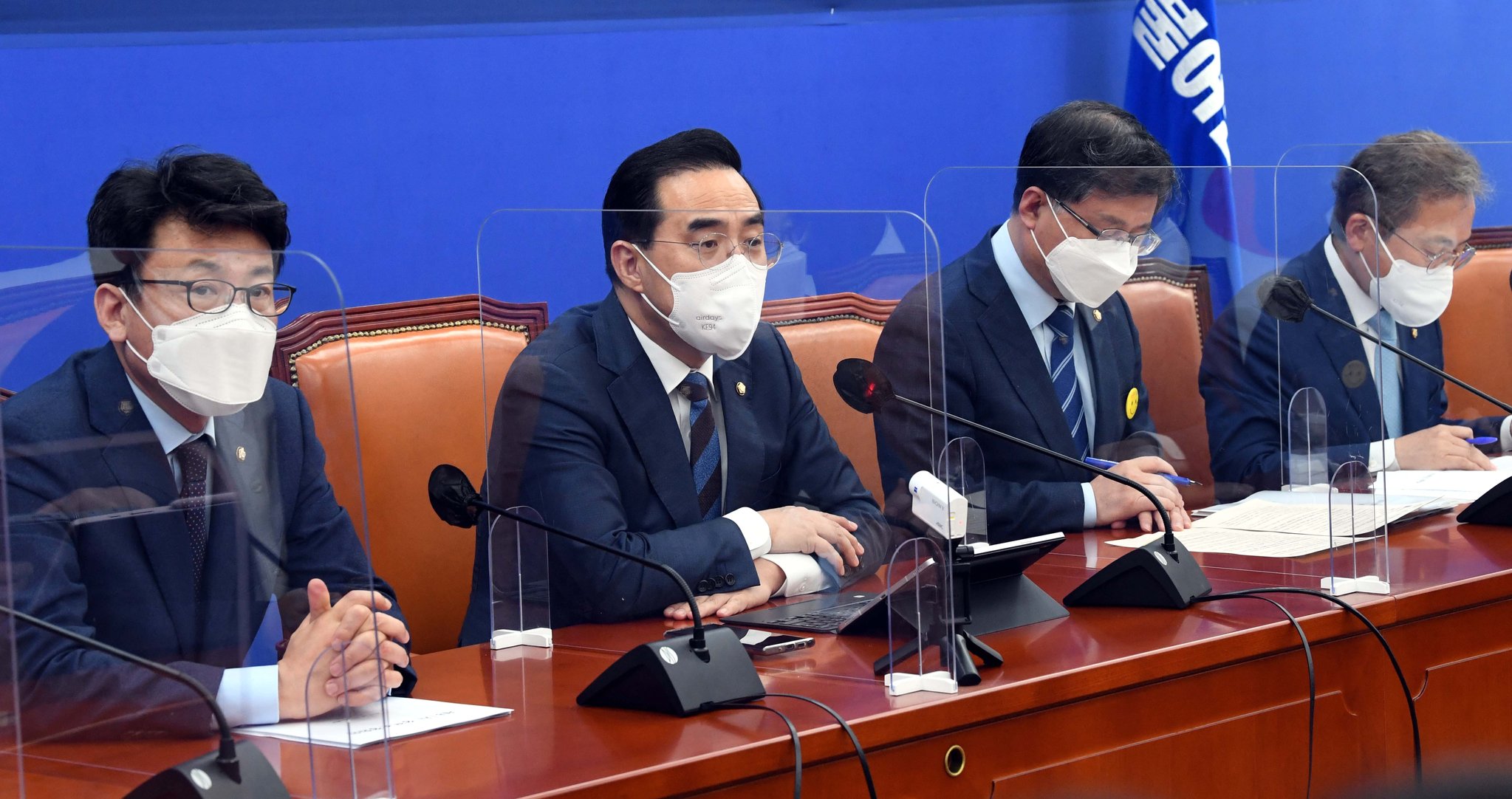 박홍근 더불어민주당 원내대표(왼쪽 둘째). 김경록 기자 