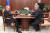 블라디미르 푸틴 러시아 대통령(왼쪽)과 세르게이 쇼이구 러시아 국방장관이 21일 크렘린 궁에서 회담하고 있다. 연합뉴스