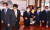 박홍근 더불어민주당 원내대표(오른쪽 두 번째)와 권성동 국민의힘 원내대표(왼쪽 두 번째)가 19일 오후 서울 여의도 국회에서 박병석 국회의장(가운데) 주재로 열린 양당 원내대표 회동에서 기념촬영을 마친 후 자리로 향하고 있다. 김상선 기자