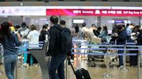 "너무 참았다" 분노의 여행…항공권 1500만원 넘어도 떠난다