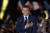 에마뉘엘 마크롱 프랑스 대통령이 24일(현지시간) 대통령 선거 출구조사 결과가 발표된 뒤 지지자들 앞에서 당선 연설을 하고 있다. 로이터=연합뉴스