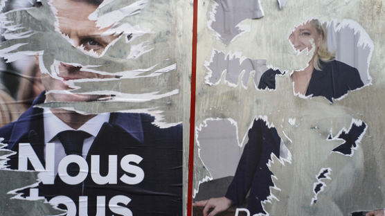 ‘반 마크롱’ 대 ’반 극우’ 치닫는다…프랑스 대선도 비호감 선거
