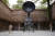 미국관 대표작가로도 참여한 시몬 리가 미국관 앞에 선보인 조각 ‘위성(Satellite)’. [연합뉴스]