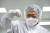 지난해 1월 20일 문재인 대통령이 경북 안동시 SK바이오사이언스 공장을 방문해 코로나19 백신을 살펴보고 있는 모습. [뉴스1]