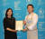윤선희 WFP 한국사무소장(왼쪽)이 22일 유현수 셰프에게 WFP 셰프 어드버킷 임명장을 전달하고 있다. 사진 WFP