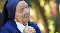 세계 최고령자 된 118세 프랑스 시각장애 수녀 앙드레