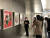 롯데백화점 에비뉴엘 월드타워점에 전시된 미술 작품을 감상하는 임직원들. [사진 롯데백화점]