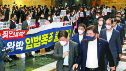 ‘검수완박’ 본회의 돌입…민주 ‘회기 쪼개기’로 필리버스터 무력화