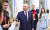 푸틴 러시아 대통령이 26일 크렘린 궁에서 열린 2022 베이징 동계올림픽 메달리스트 시상식에 참석해 건배하고 있다. AP=연합뉴스