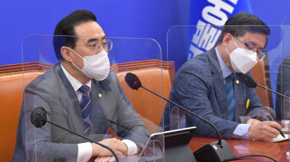 민주당 "尹 측 느닷없이 국민투표 요구…자다가 봉창 두드리는 소리"