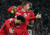 리버풀 헨더슨(가운데)이 유럽 챔피언스리그 4강 1차전에서 자책골을 유도한 뒤 기뻐하고 있다. [AFP=연합뉴스]