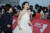 올해 국제경쟁 부문 심사위원을 맡은 배우 박하선이 전주돔에서 열린 개막식에서 레드카펫을 밟고 있는 모습. [연합뉴스]