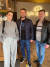 러시아의 우크라이나 침공이 한창이던 지난달 30일(현지시간) 리비우 철도역을 방문한 미국 배우 앤젤리나 졸리 유엔난민기구(UNHCR) 특사가 자원봉사자들과 만나 이야기 하고 있다. [로이터=연합뉴스]