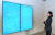LG전자 모델이 서울 용산구의 가나아트 보광에서 김환기 화백의 대표작 '우주'의 NFT 작품을 감상하고 있다. [사진 LG전자]