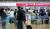 지난달 20일 인천국제공항 출국장 체크인 카운터가 붐비고 있다.  [뉴스1]