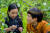 ‘애프터 양’에서 연기한 안드로이드 ‘양’(오른쪽)과 그가 오빠처럼 돌보는 중국계 입양아다. [사진 전주국제영화제]