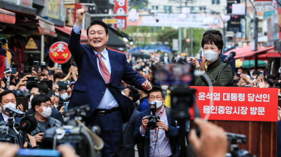 경기도 도는 尹, 옆엔 김은혜 후보…민주 "노골적 선거개입"