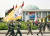 국방부 의장대가 28일 20대 대통령 취임식장으로 결정된 국회를 찾아 취임식 예행 연습을 하고 있다. 김상선 기자