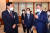 3일 청와대 세종실에서 열린 제20회 국무회의에 참석한 문재인 대통령이 오세훈 서울시장과 인사를 나누고 있다. 청와대사진기자단 