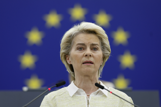 EU '러 원유 중단' 6차 제재안 제안…러, 기시다 日 총리 입국 금지 