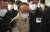 더불어민주당 송영길 대표에게 망치를 휘두른 유튜버 표모씨가 지난 3월 9일 서울 마포구 서울서부지법에서 열린 구속 전 피의자심문(영장실질심사)에 출석하고 있다. 뉴스1