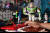 27일 인천 미추홀구 키니스 장난감 병원에서 한 할아버지 박사님이 오실로스코프를 활용해서 전기신호를 체크하고 있다. 우상조 기자