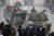 러시아 군인들이 지난달 28일 모스크바에서 열린 전승절 열병식 리허설에서 자주포 차량과 군용 차량을 끌고 붉은 광장 쪽으로 가고 있다. AP=연합뉴스