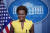 아이티 출신 프랑스계 부모님의 장녀로 태어난 장-피에르 신임 백악관 대변인. 원색 패션을 즐깁니다. AFP=연합뉴스