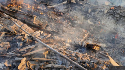 잔혹한 러軍…마을 유일 민간대피소 폭격, 60명 파묻혀 숨졌다