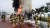 8일 오후 강원 양양군 강현면 정암리 7번 국도에서 발생한 버스 화재를 출동한 소방관들이 진압하고 있다. 연합뉴스