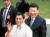 2018년 필리핀을 방문한 시진핑 중국 국가주석(오른쪽)이 마닐라 마라카낭 궁에서 두테르테 필리핀 대통령과 함께 손을 흔들고 있다. [로이터] 