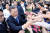 문재인 대통령과 김정숙 여사가 9일 오후 청와대를 나선 뒤 시민들과 인사하고 있다. 연합뉴스