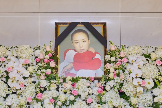 한국 영화의 큰 별 故 강수연의 빈소가 8일 삼성서울병원 장례식장에 차려져있다. 사진 故 강수연 배우 장례위원회