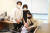 지난 5월 9일 하진이와 가족, 주치의 소아청소년과 윤영아 교수(맨 오른쪽)가 첫 번째 외래 진료 후 기념사진을 찍었다