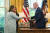 조 바이든 미국 대통령이 우크라이나 출신인 빅토리아 스파츠 연방 하원의원(공화당)에게 9일(현지시간) 우크라이나 무기대여법 서명식에 쓴 펜을 전달하고 있다. [AP=연합뉴스]